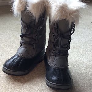 SOREL - Youth Joan of Artic Waterproof winter boots. - 3 Y